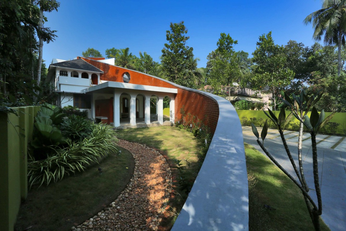 Exterior view of The Skyward Home by S Squared Architects