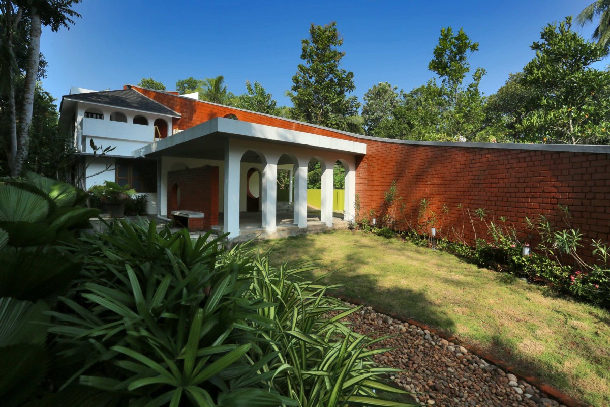 Garden of The Skyward Home by S Squared Architects