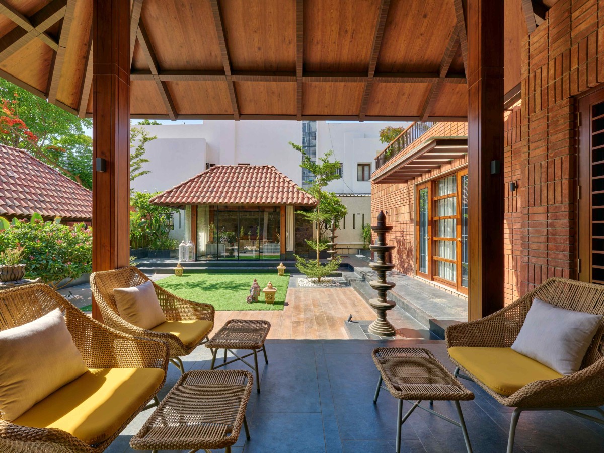 Sitout of Anandi House by Abhay Pise & Associates