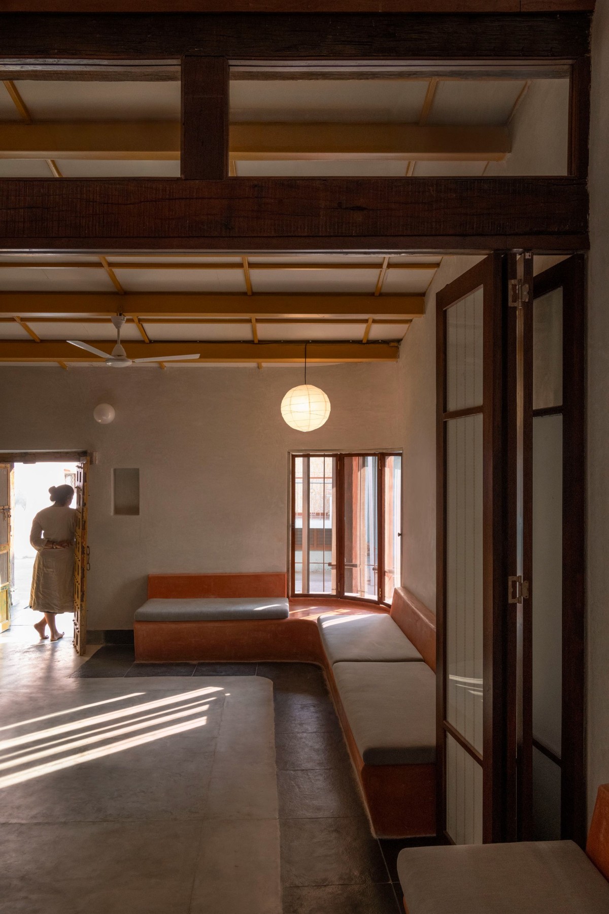 Living room of Apdu ‘Gaam nu Ghar’ by Doro