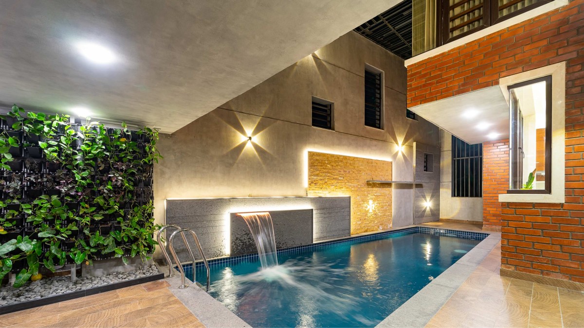 Swimming pool of Vinod Residence by Murali Architects