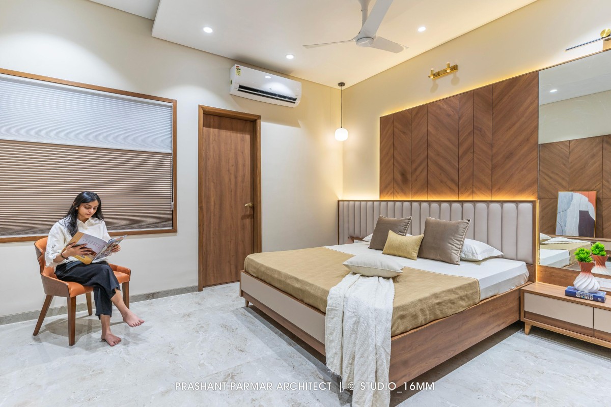 Parent's Bedroom of 4 BHK Timeless Elegance at Saamarth City by Prashant Parmar Architect