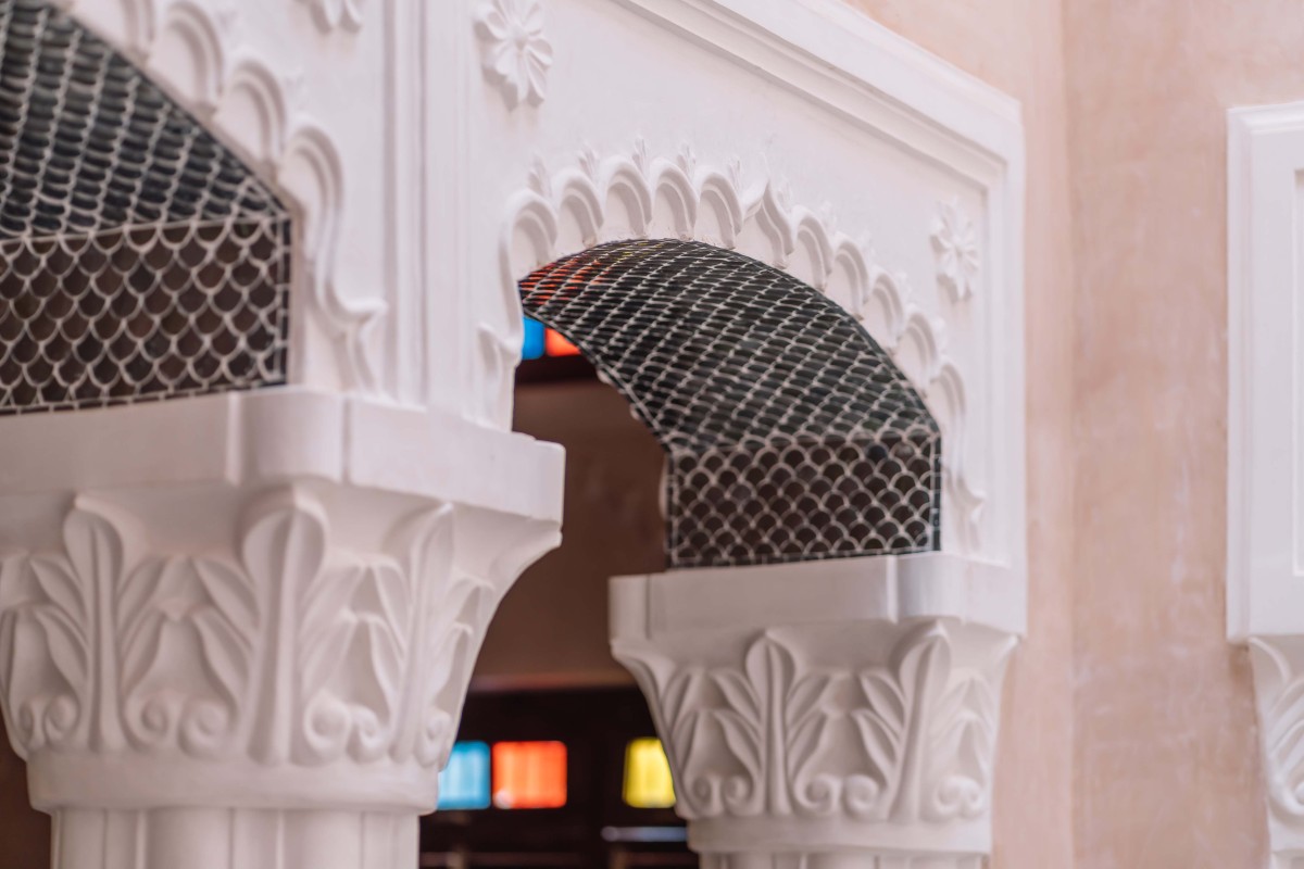 Detailed shot of pillars of Ratanbai Niwas by Indetales Interiors