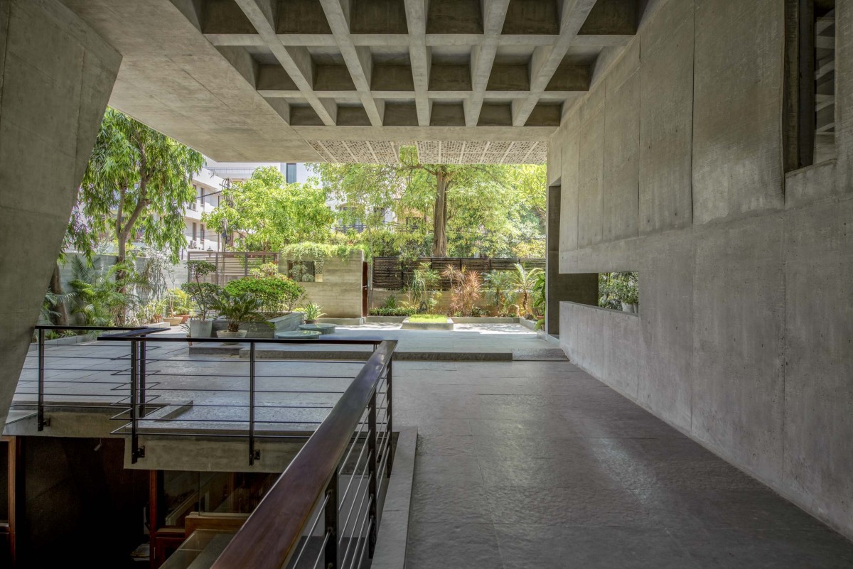 Entrance Passage of House of Voids by Malik Architecture