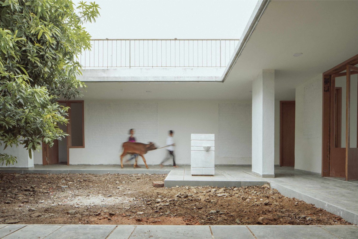 Courtyard of House of Tranquil Rooms by Craft Narrative