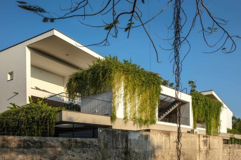 V House by moad