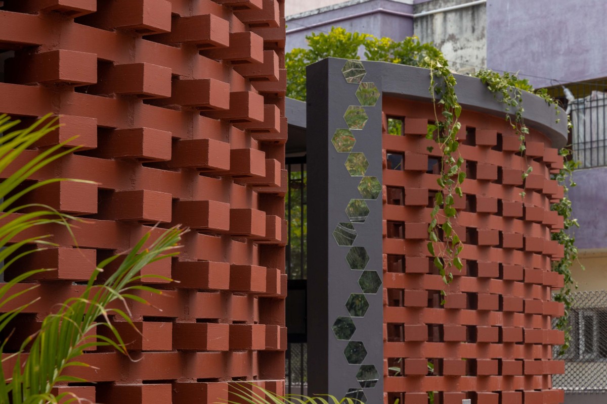 Detailed shot of wall of Red House by Kosh Studios