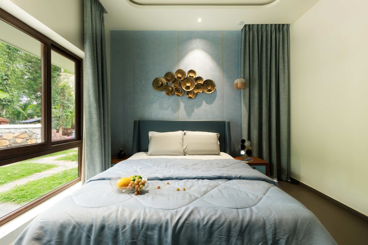 Bedroom 4 of The Samaa’ Residence by En haut Architects