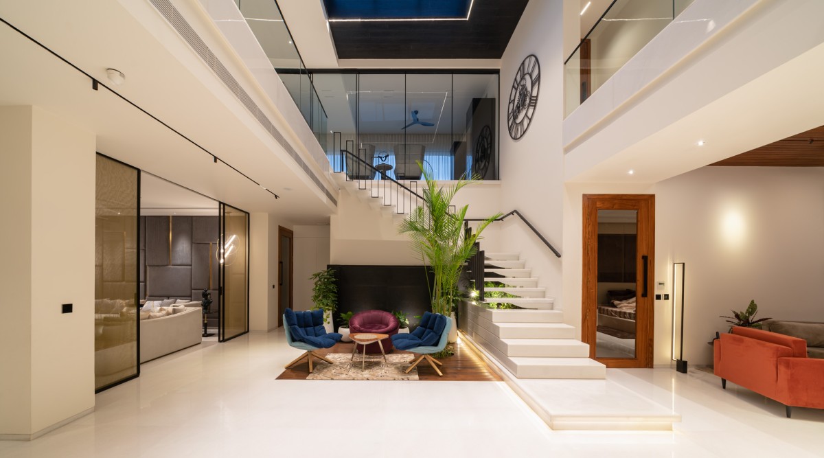 Central Court and Living Area of Residence 100 by Subash and Associates