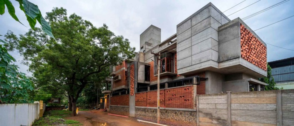 Exterior view of Aadaleesan Residence by Murali Architects