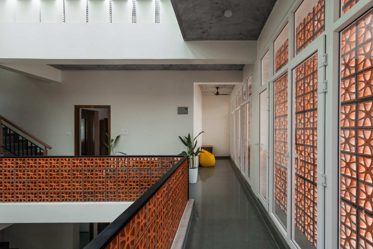 Corridor of Velugu -The Courtyard House by Dwelline LLP