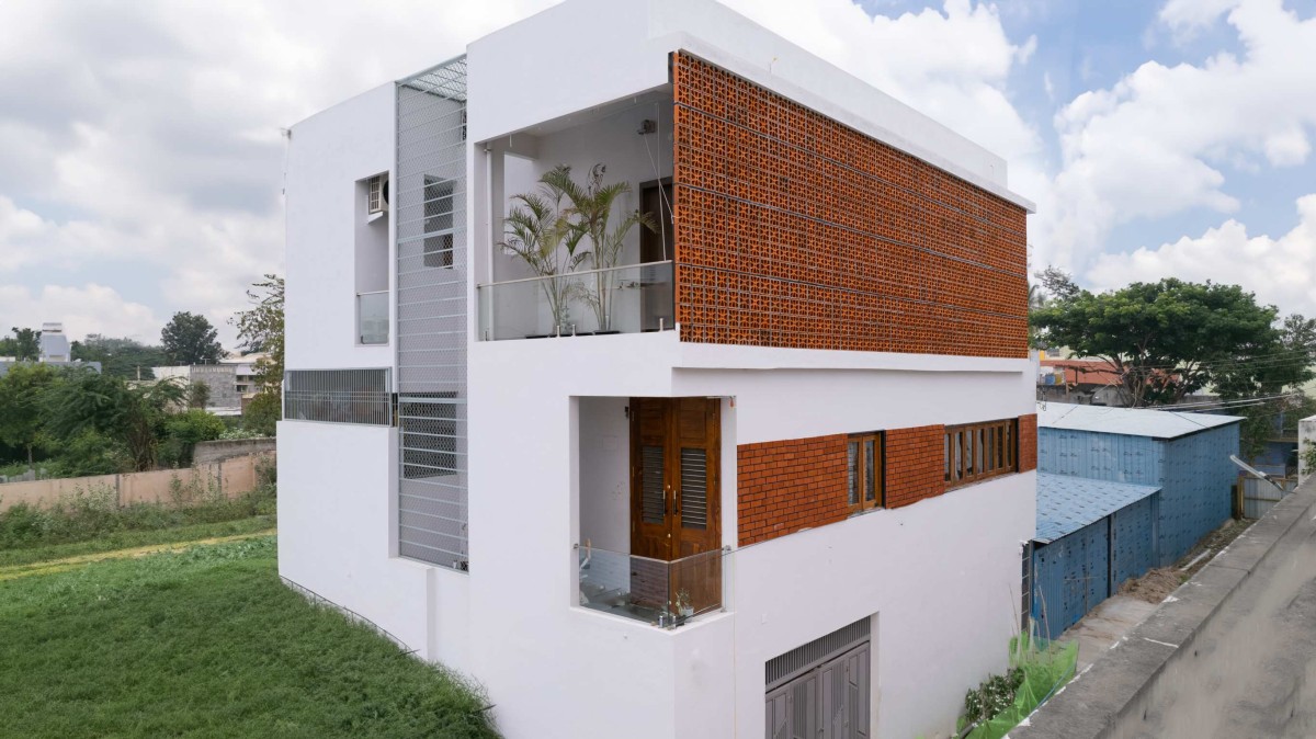 Exterior view of Velugu -The Courtyard House by Dwelline LLP