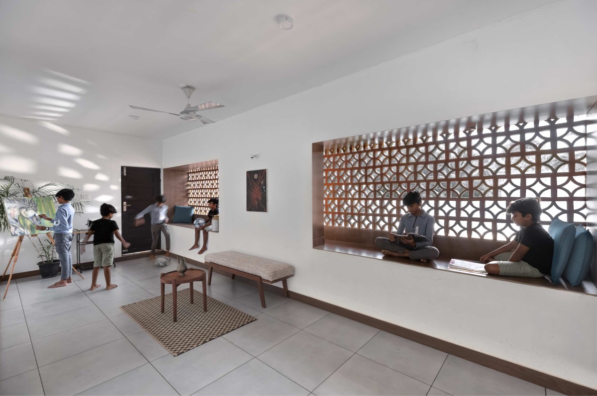 Family living of Thanal - “The Common Man’s House” by Archidose Architects