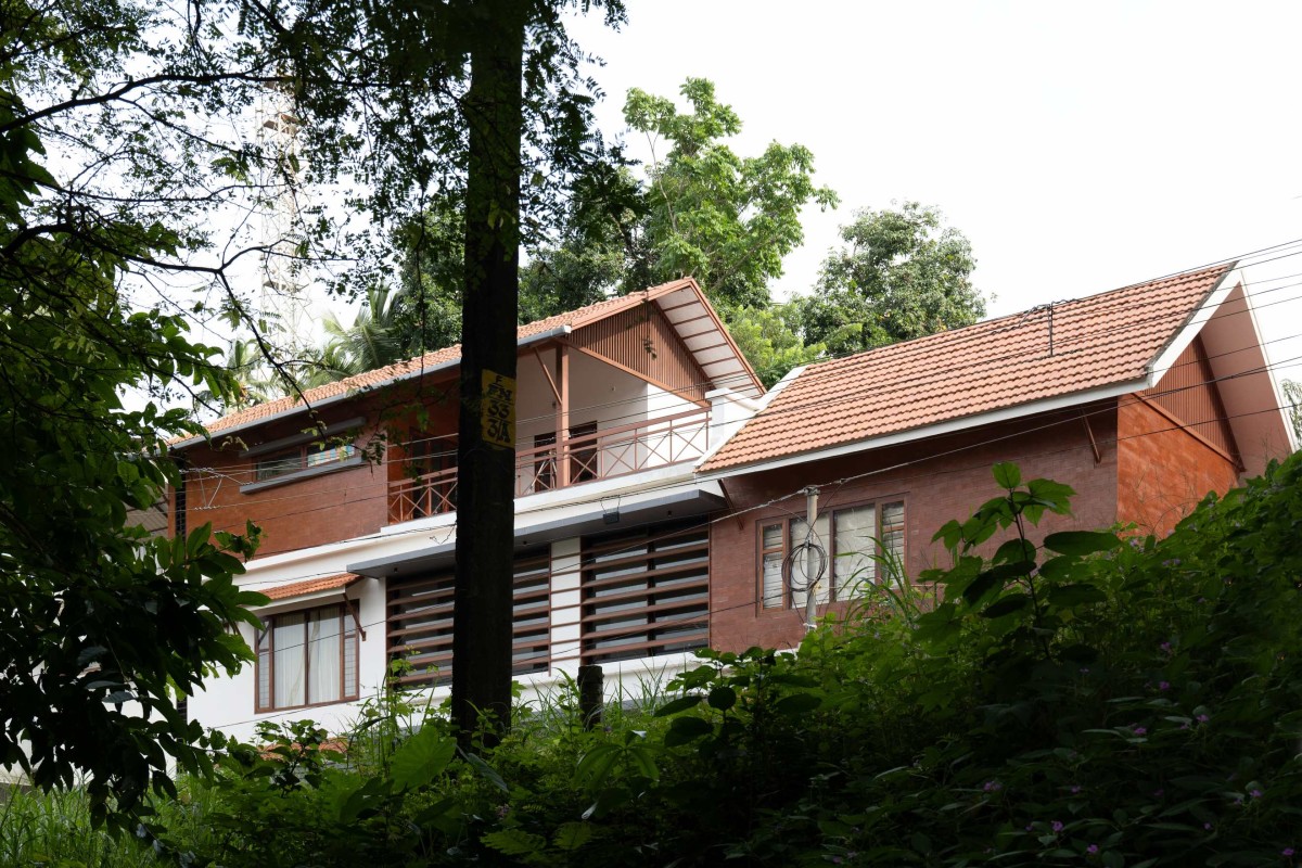 Exterior view of Home on a line by Nestcraft Architecture