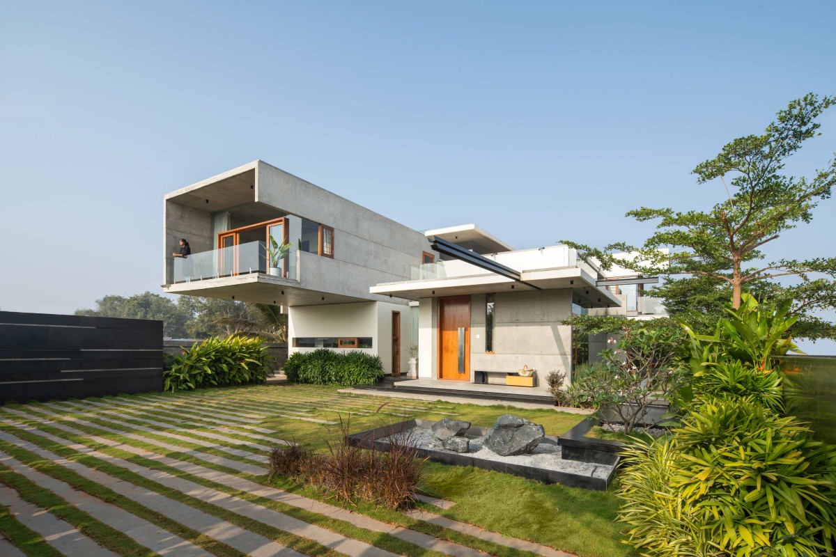 Exterior view of The Quarry House by Crest Architects