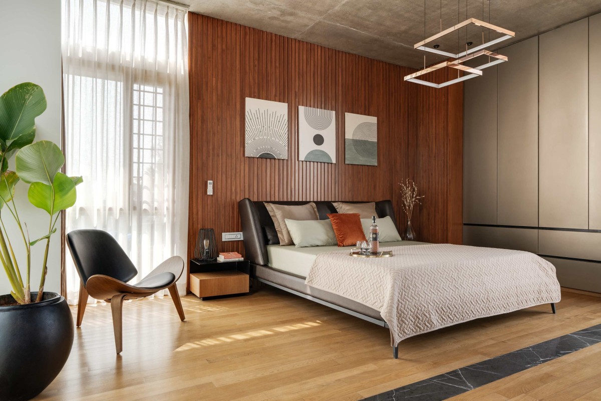 Master Bedroom of The Quarry House by Crest Architects