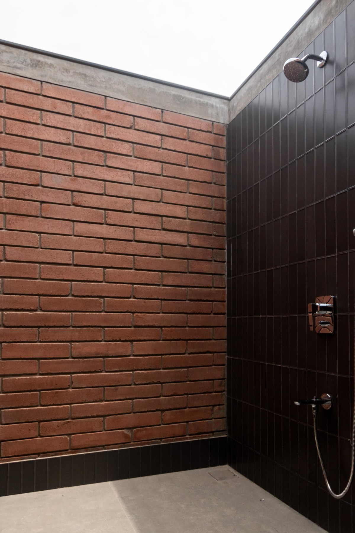 Bathroom of Jalmanjar Farmhouse by Put Your Hands Together - BioArchitects