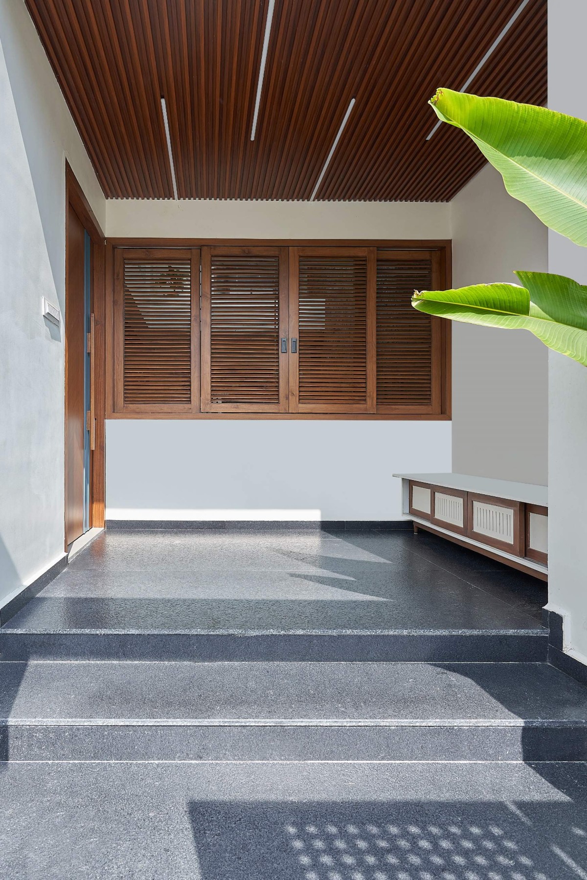 Verandah of Tranquil Court House by Studio Habitect