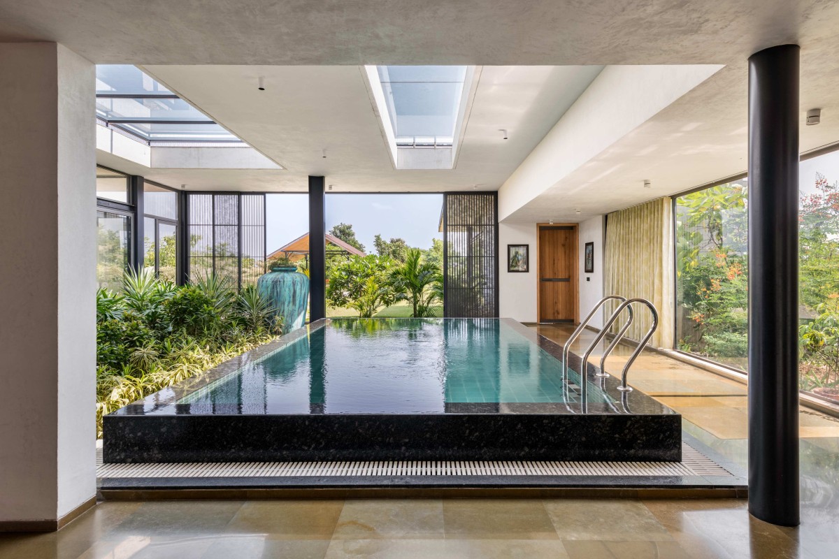 Swimming pool of Vanessa Villa by tHE gRID Architects