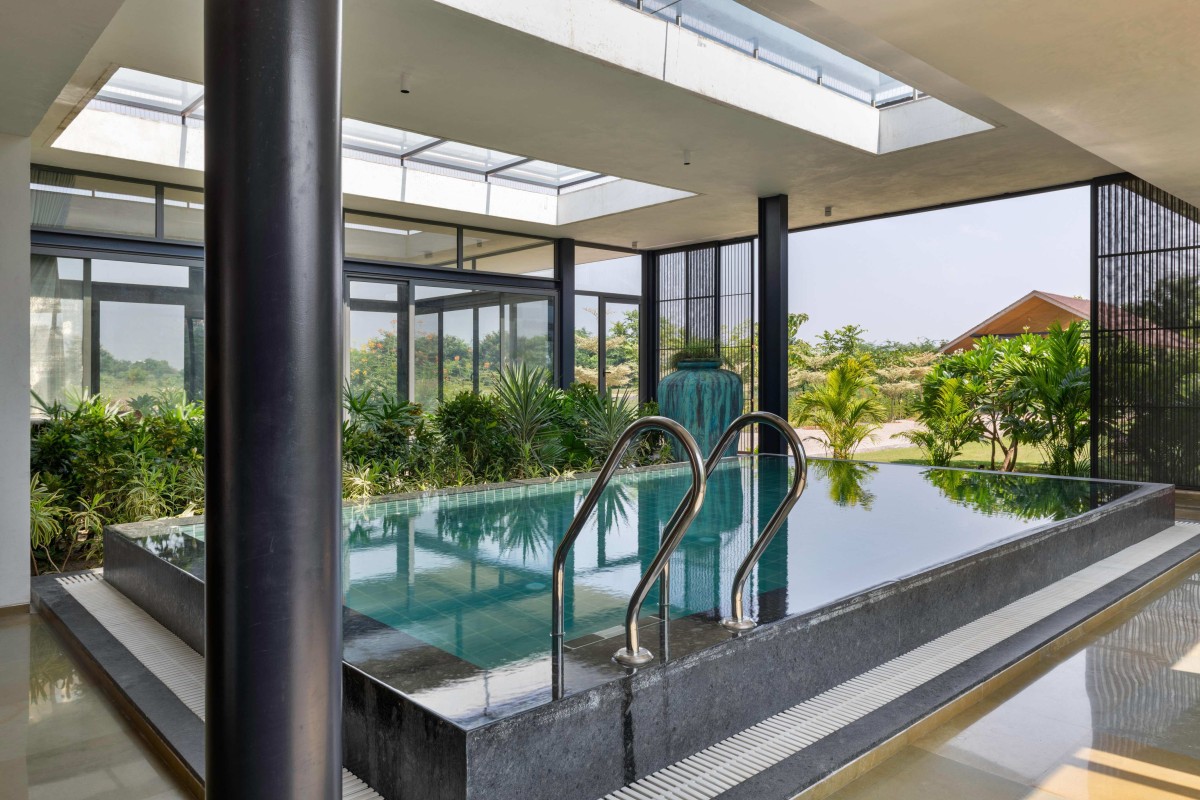 Swimming pool of Vanessa Villa by tHE gRID Architects