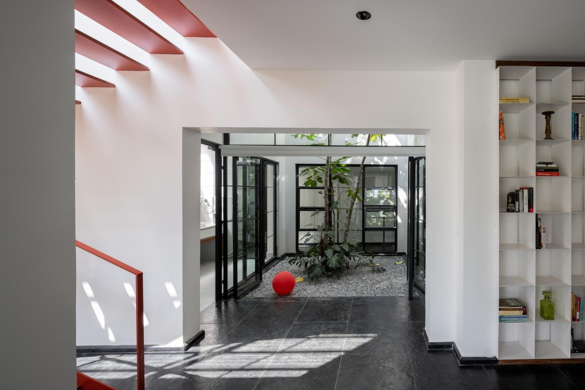 Passage to courtyard of Maya by Kamat & Rozario Architecture