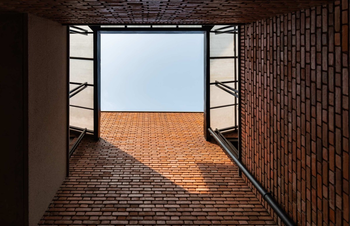 Open to sky courtyard of Compos Mentis Healthcare Architecture by Spacemagus