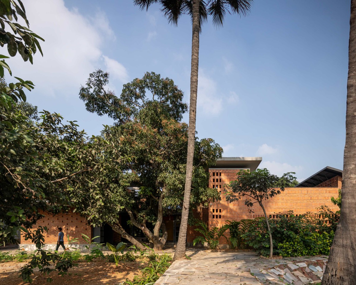 Exterior view of Between the Mango Trees by Enviarch Studio