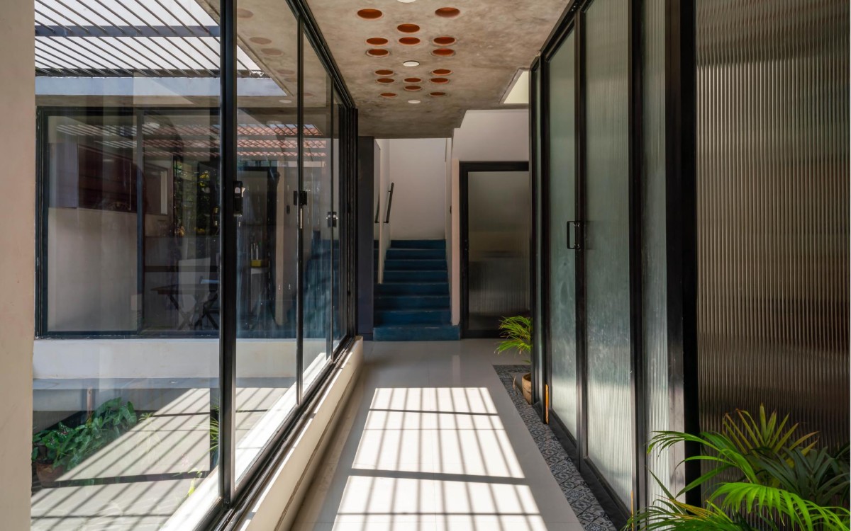 Corridor of Paati Veedu by Art & Architecture