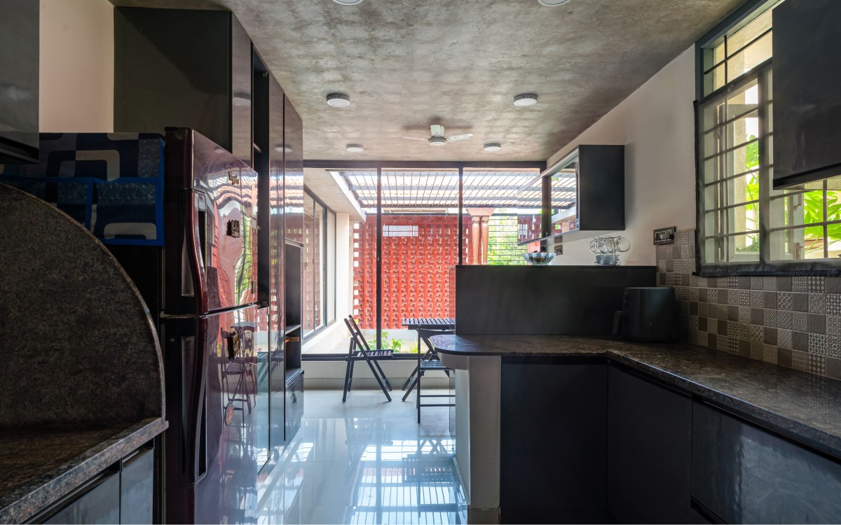 Kitchen of Paati Veedu by Art & Architecture