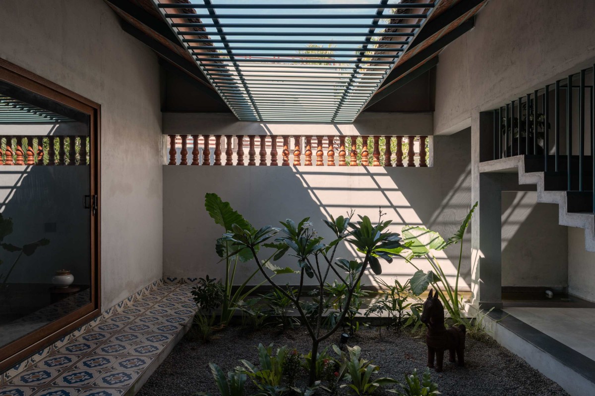 Courtyard of Nadumuttam by i2a Architects Studio