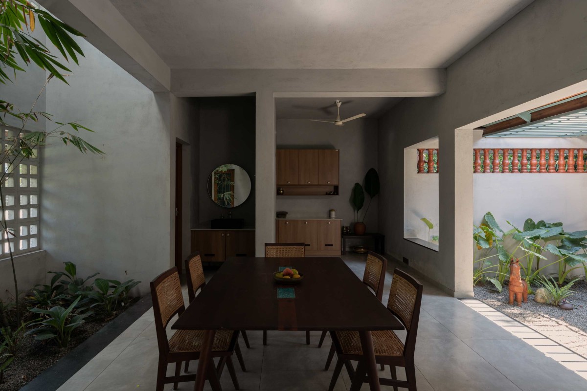 Dining of Nadumuttam by i2a Architects Studio