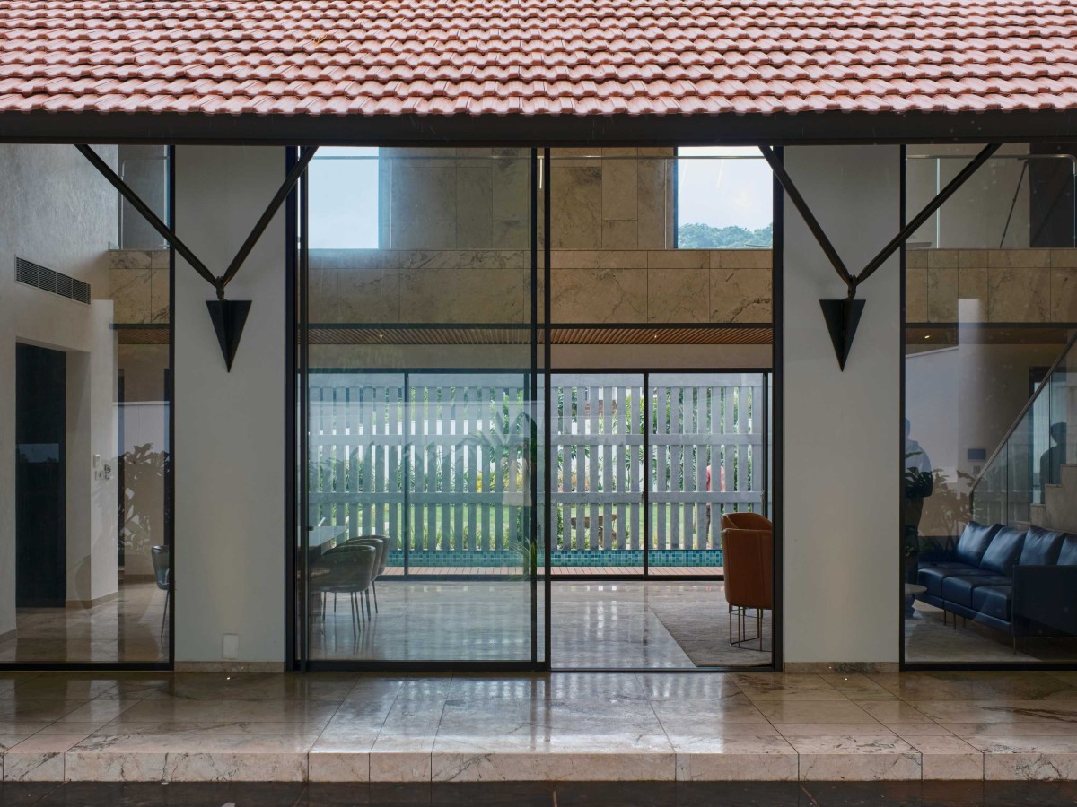 Patio of Mathamangalam House by SOHO Architects