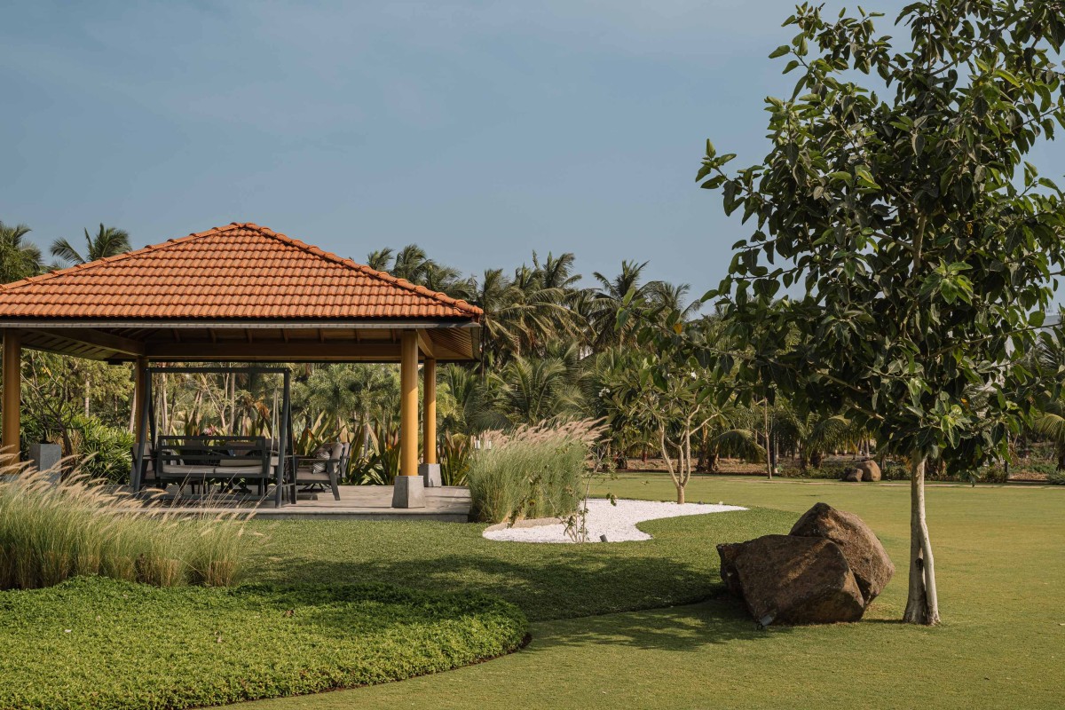 Gazebo of Retreat Home by Neogenesis+Studi0261
