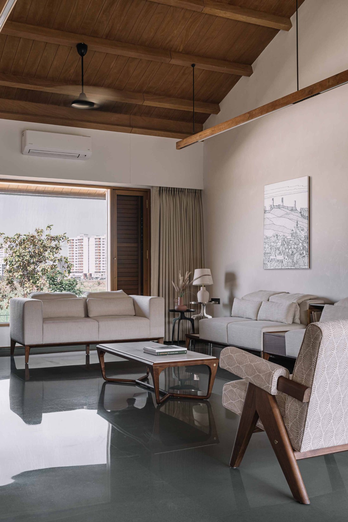 First floor Tv room of Retreat Home by Neogenesis+Studi0261