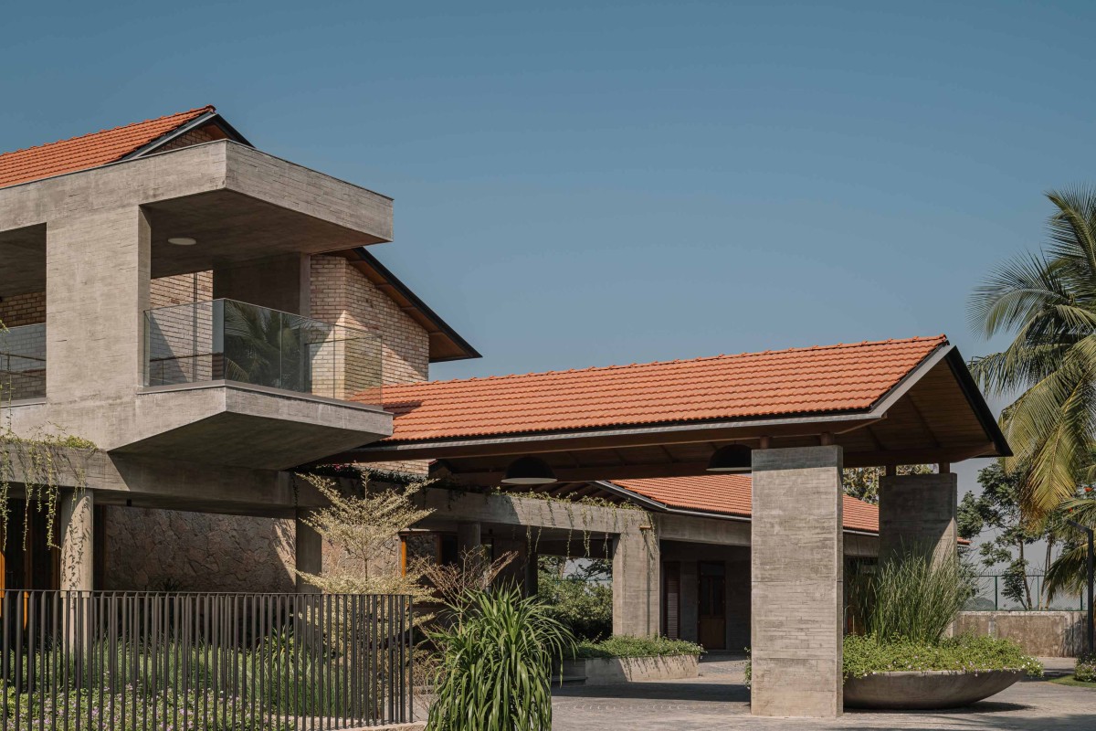 Porch area of Retreat Home by Neogenesis+Studi0261