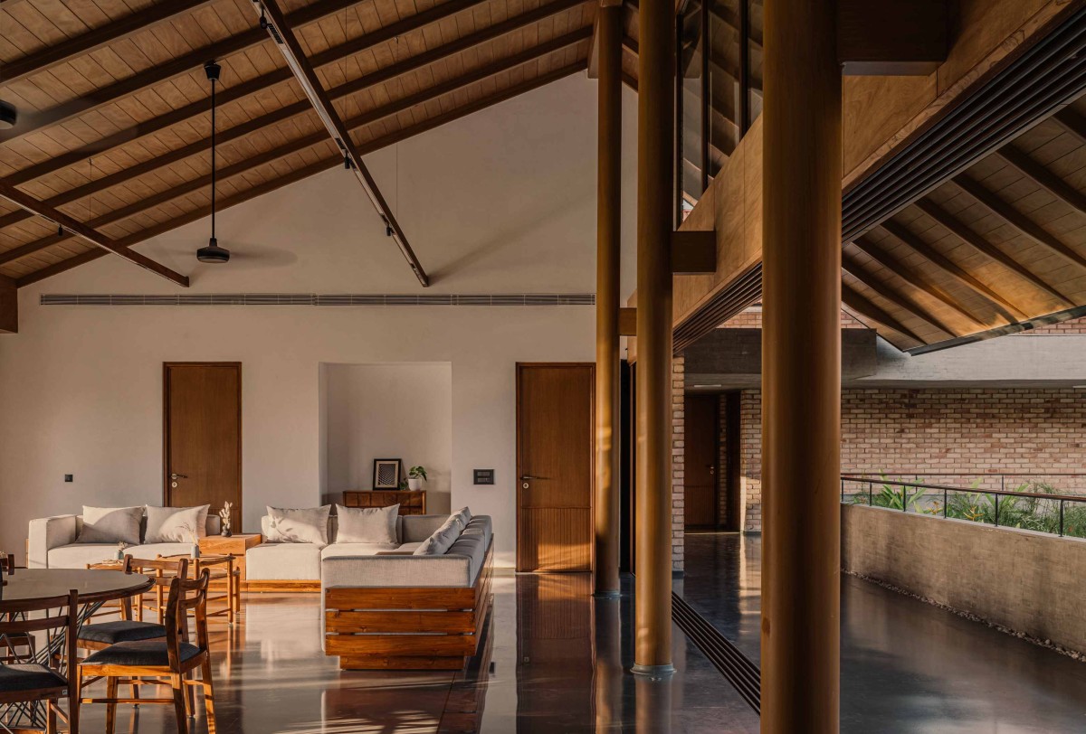 Large airy family area of Retreat Home by Neogenesis+Studi0261