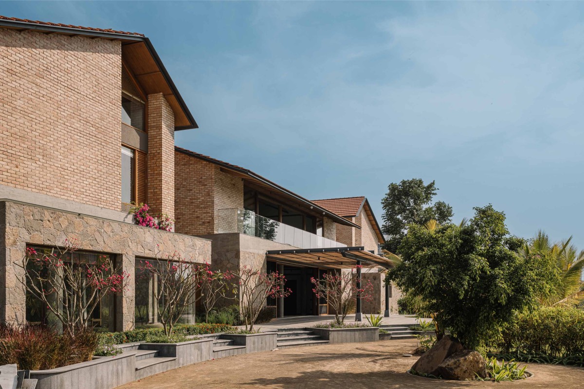Back elevation of Retreat Home by Neogenesis+Studi0261
