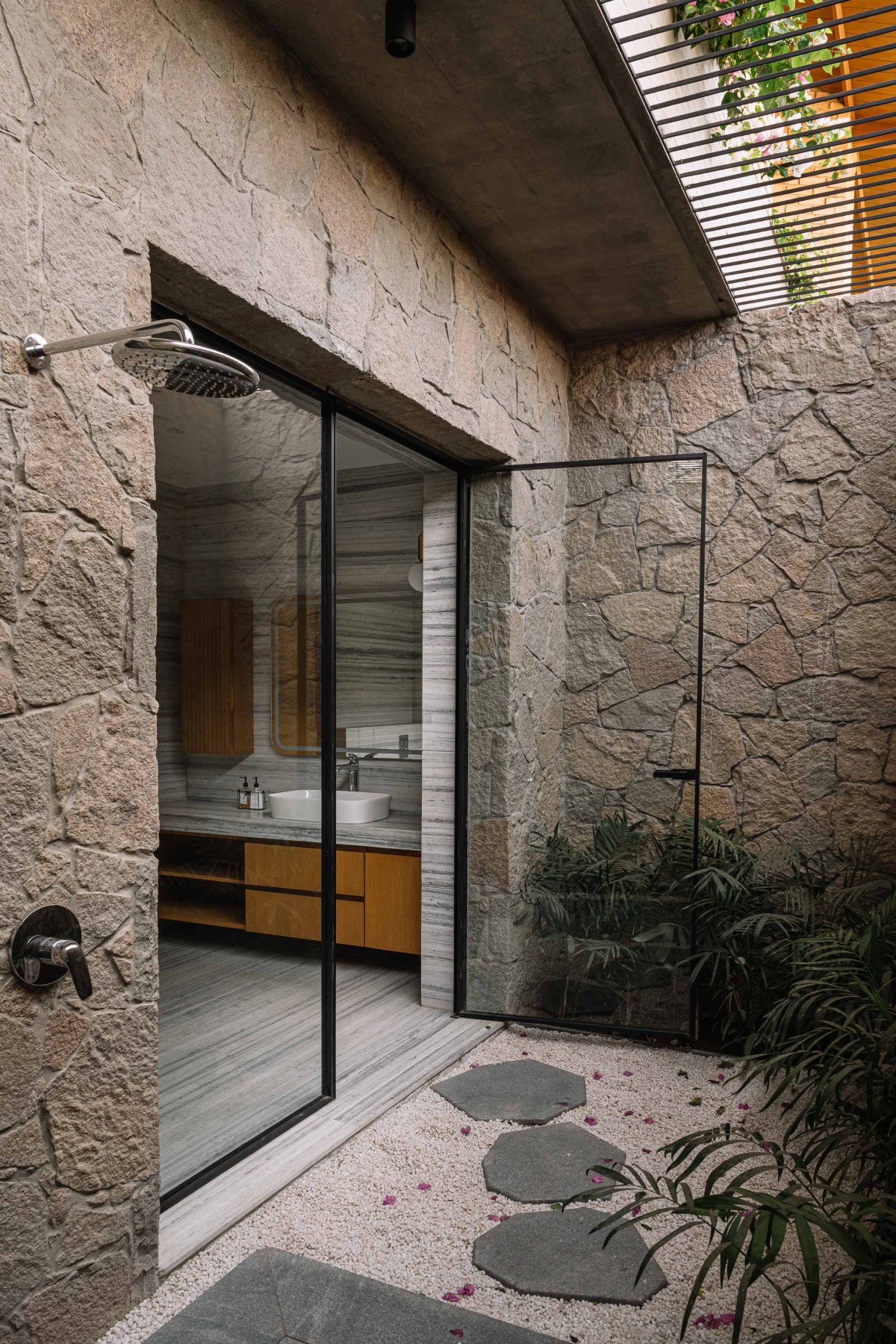 Open shower area of Retreat Home by Neogenesis+Studi0261