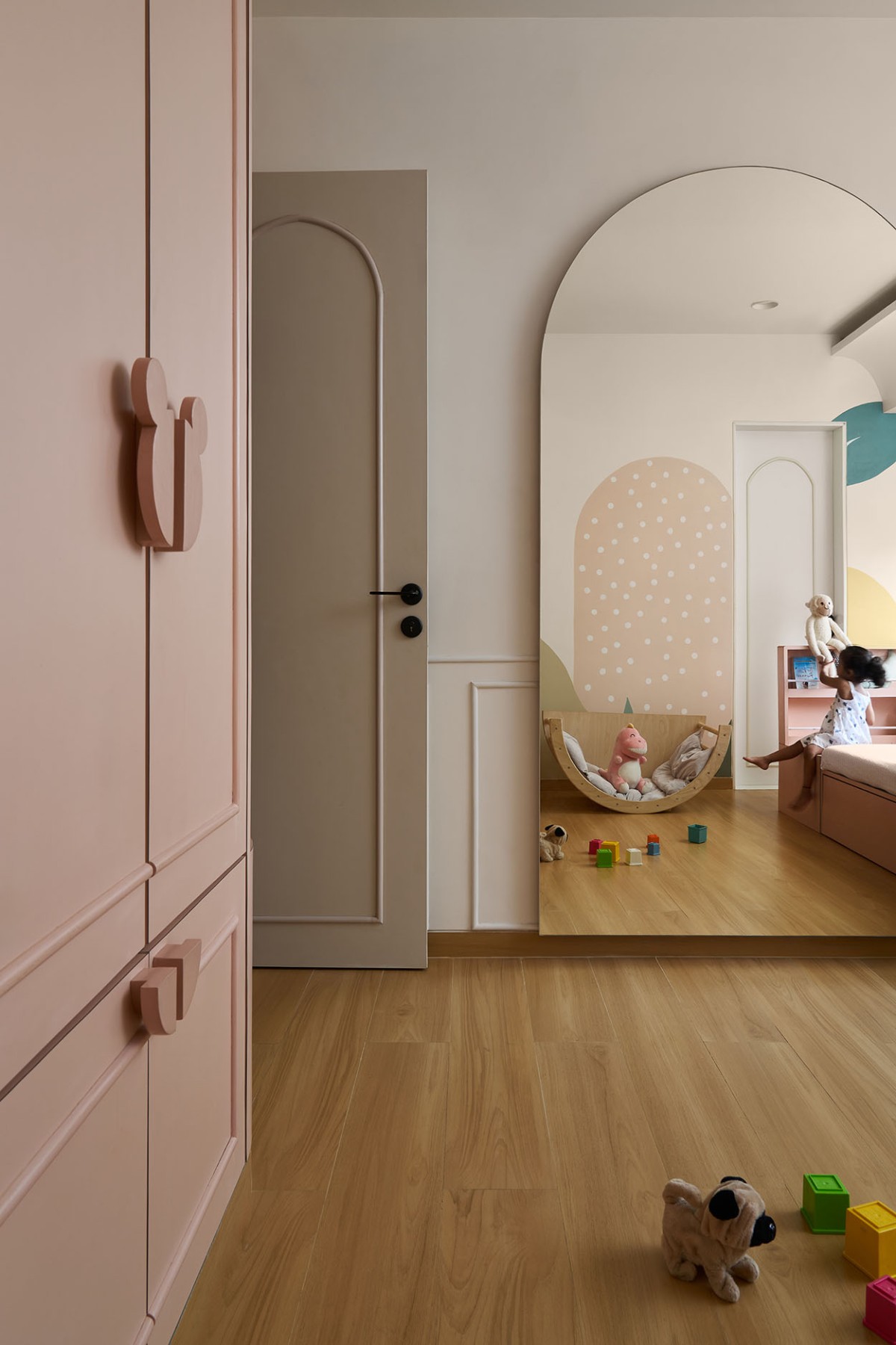 Kids Bedroom of The Contemporary नेस्ट by Studio KNest