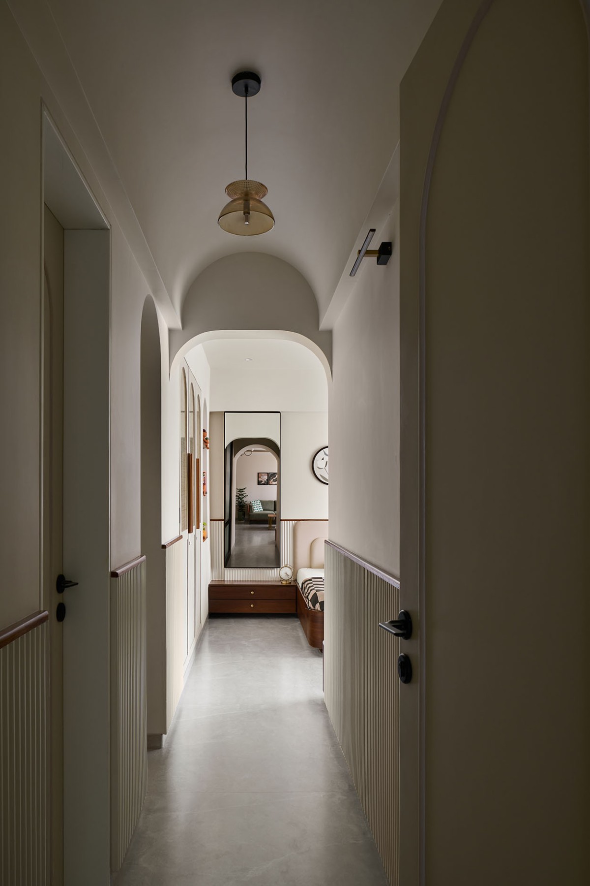 Passage to Master Bedroom of The Contemporary नेस्ट by Studio KNest