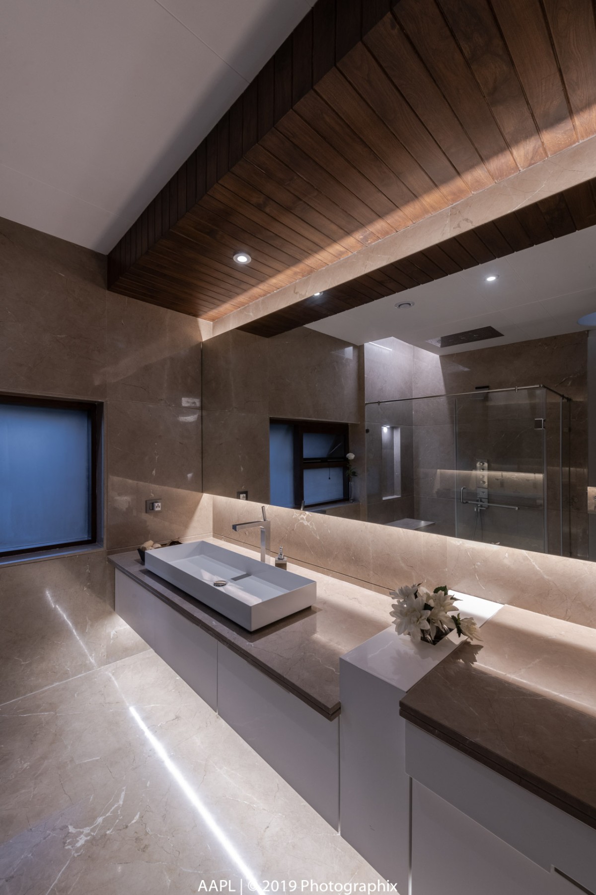 Guest Bathroom of The Courtyard House by Associated Architects (i) Pvt. Ltd