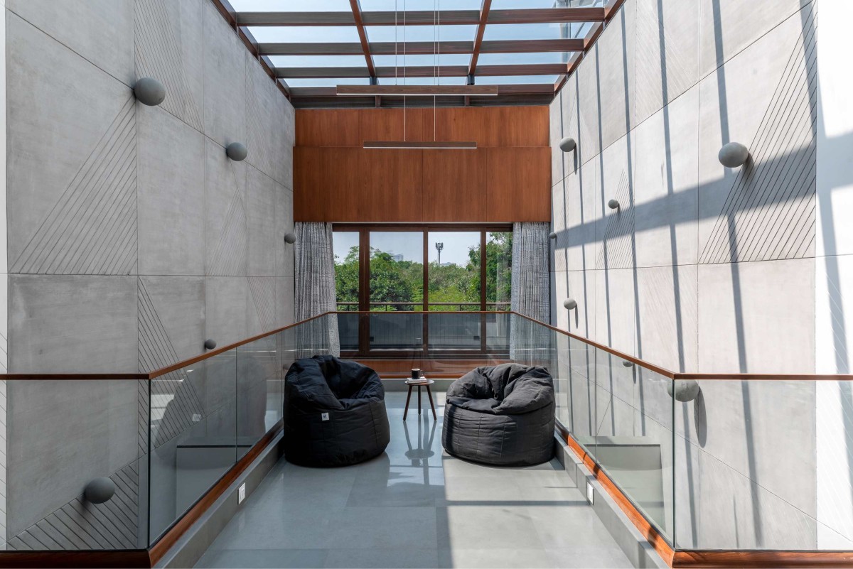 Seating area of Vrundavan by DF Architects