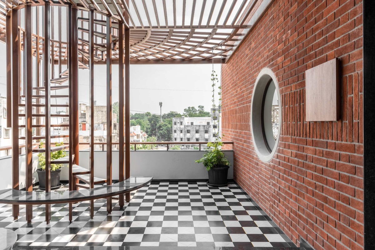Balcony of Vrundavan by DF Architects