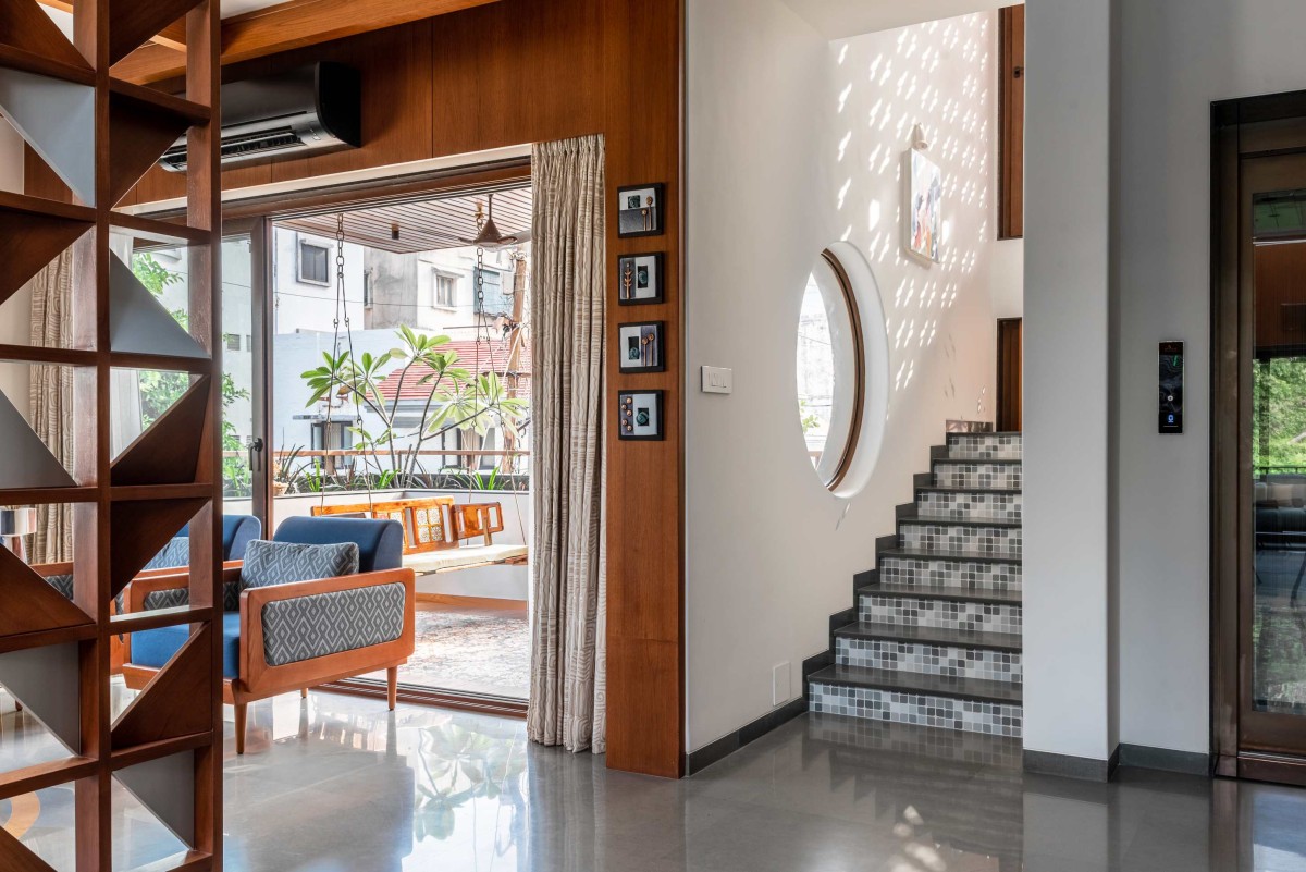 Passage to staircase of Vrundavan by DF Architects
