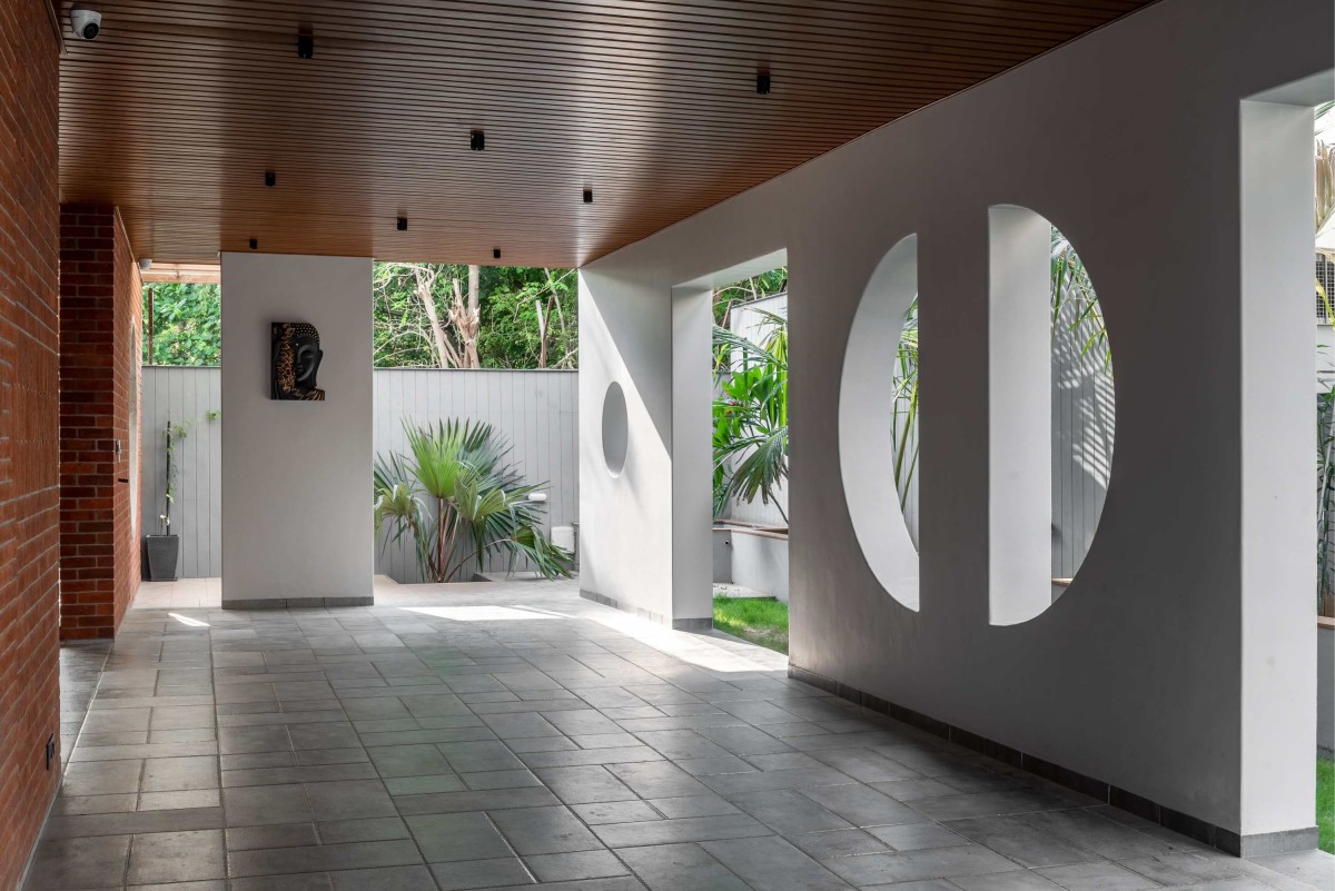Entrance Passage of Vrundavan by DF Architects