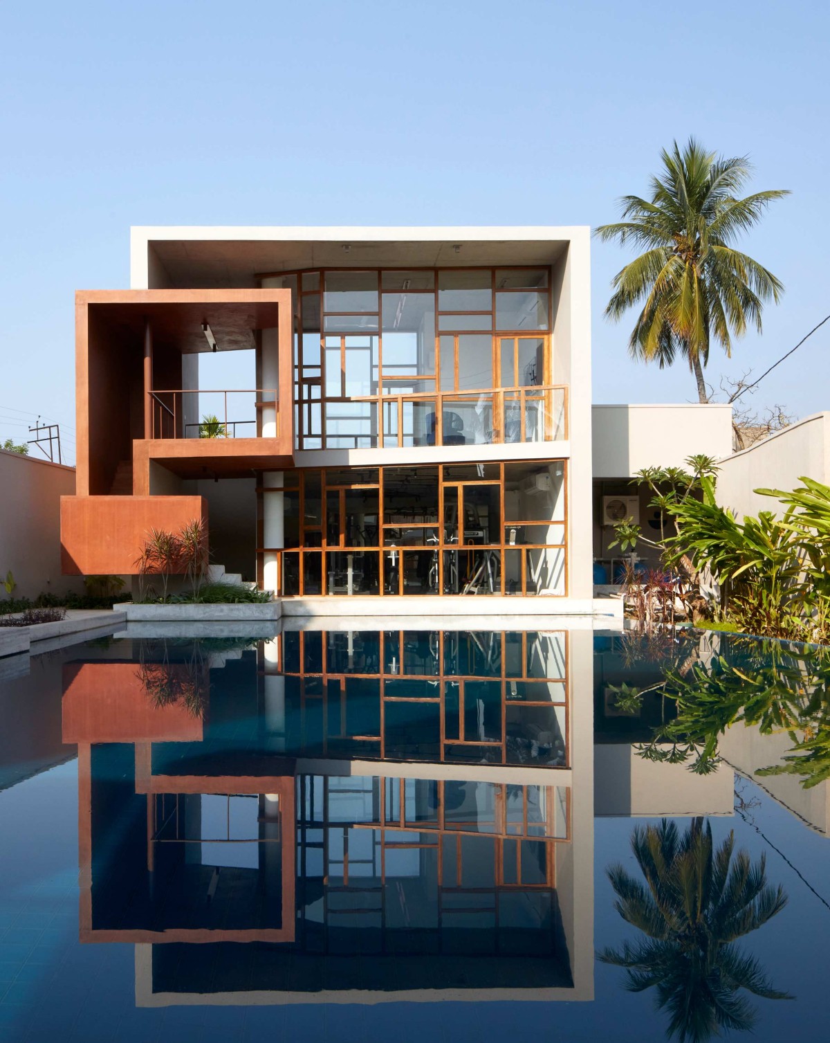 Pool of Wall House by Abin Design Studio