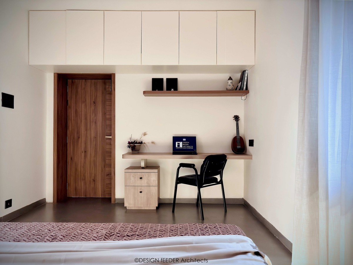 Daughter's Bedroom of Saksham by DESiGN fEEDER Architects