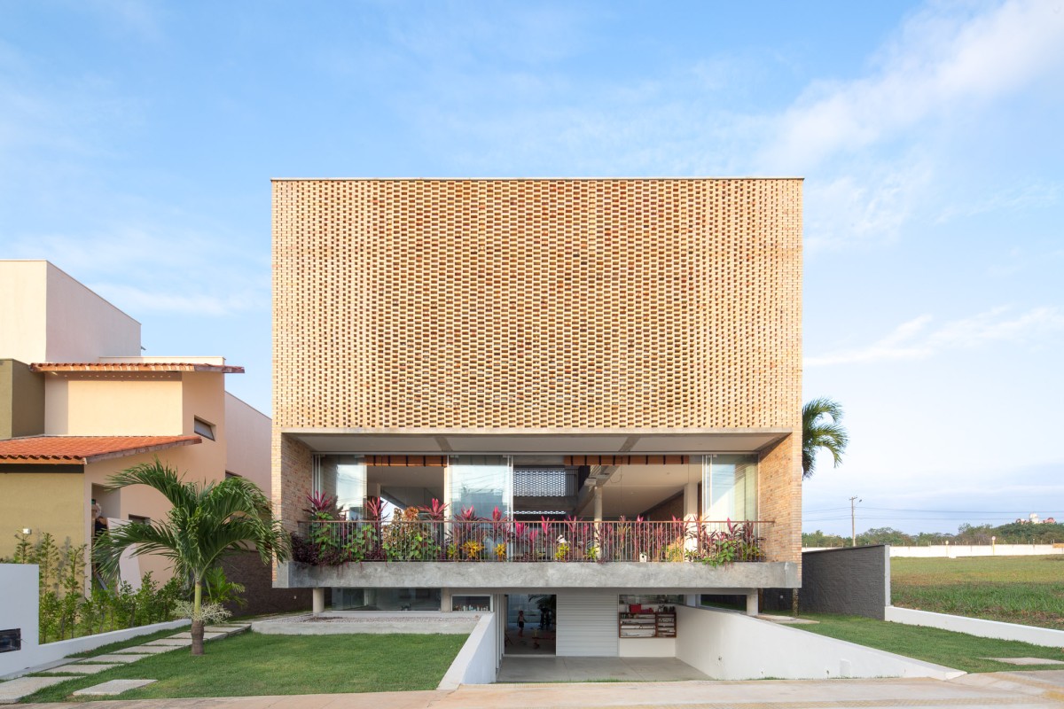 KS House by Arquitetos Associados