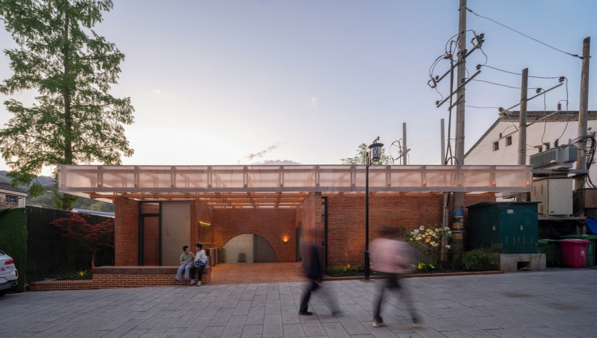 Red Brick Public Toilet on Liuba Old Street by Shulin Architecture